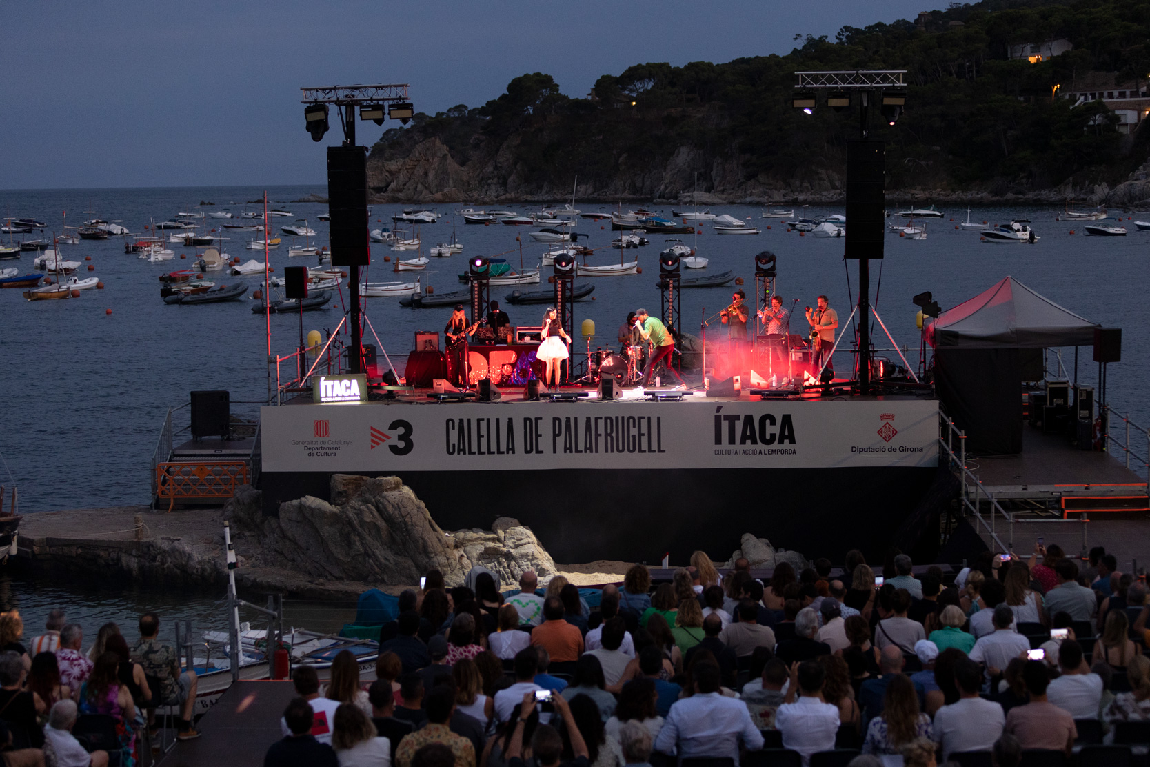 DELAFÉ Y LAS FLORES AZULES, A CALELLA
