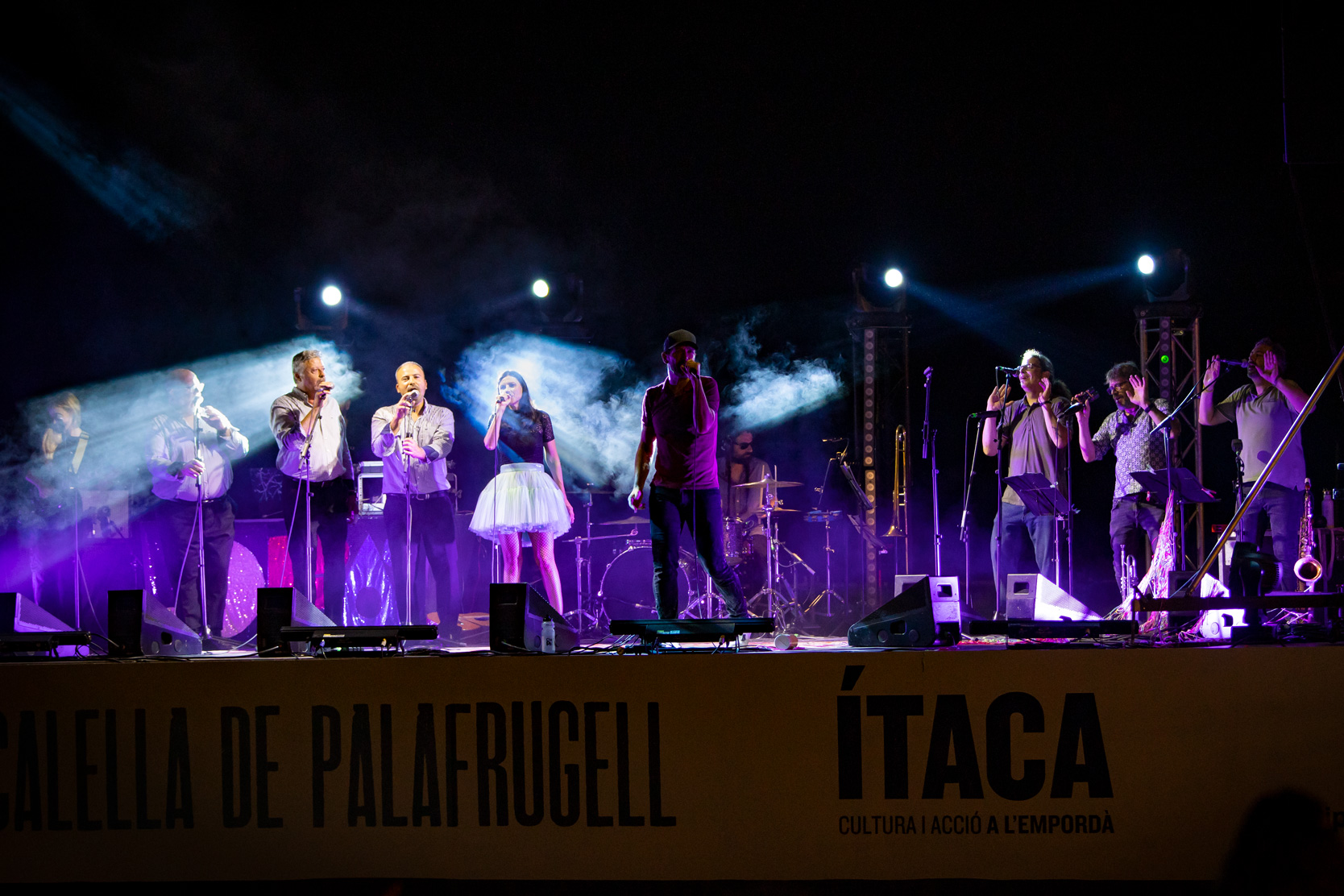 DELAFÉ Y LAS FLORES AZULES AMB EL GRUP D'HAVANERES PORT BO, A CALELLA