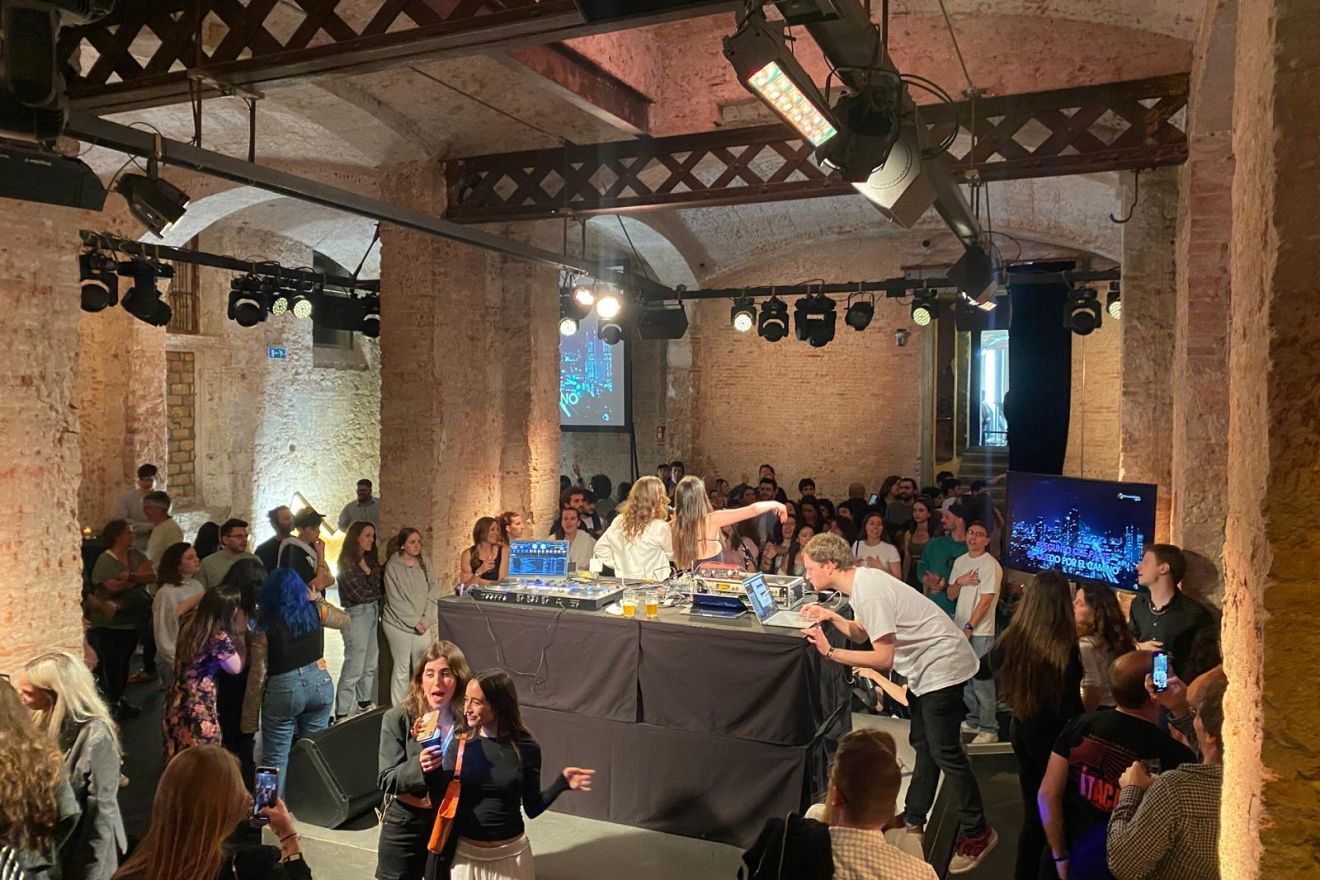 Festa ÍTACA, a la Fàbrica Moritz Festa ÍTACA, a la Fàbrica Moritz